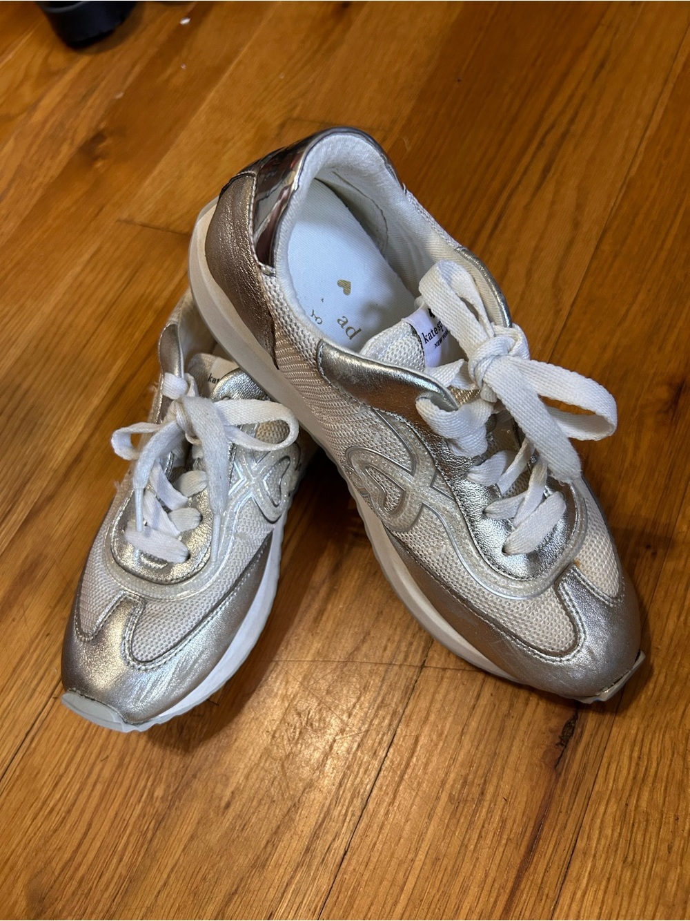 Kate Spade New York Bridgette Runner Sneakers Silver Panels Sz 7.5B White Mesh